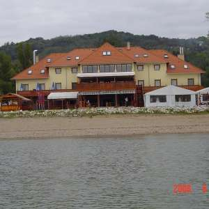 Camelot Club Hotel és Étterem