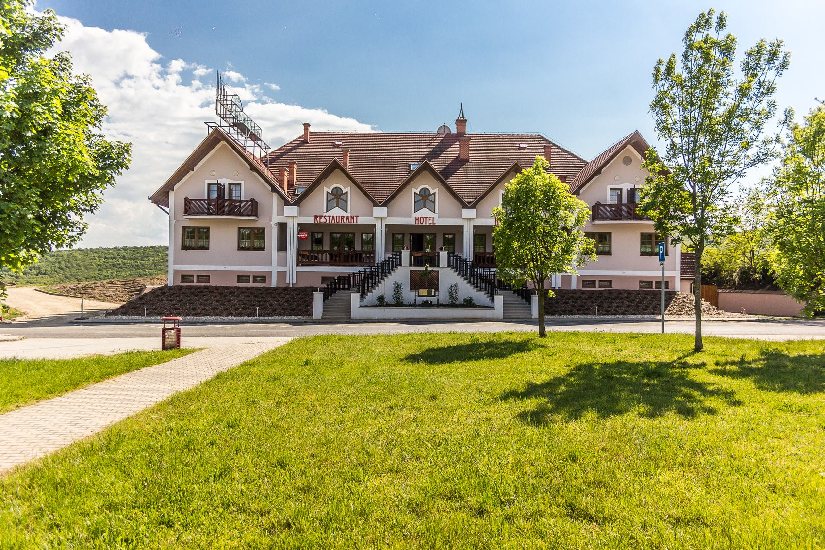 Szekér Csárda Hotel & Restaurant